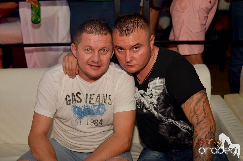 Chef şi veselie în Club Life, 