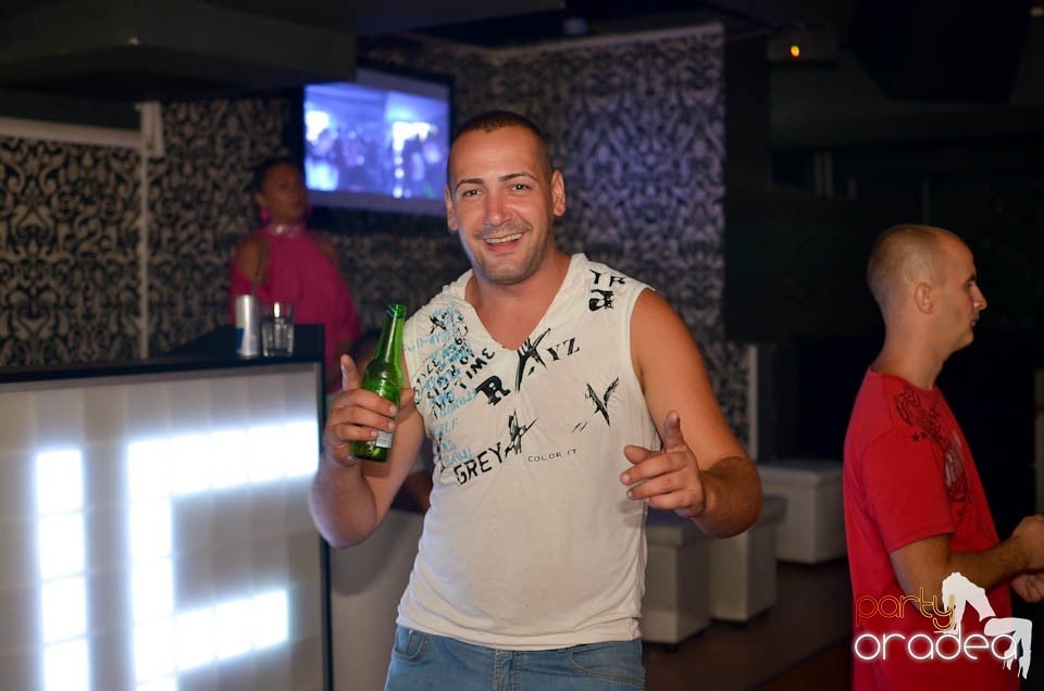 Chef şi veselie în Club Life, 