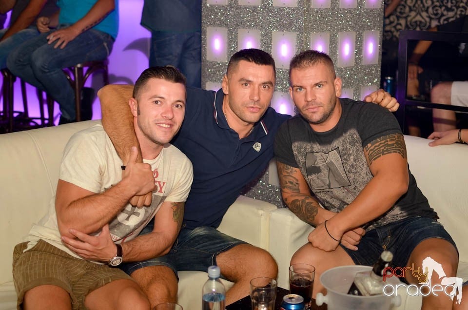 Chef şi veselie în Club Life, 