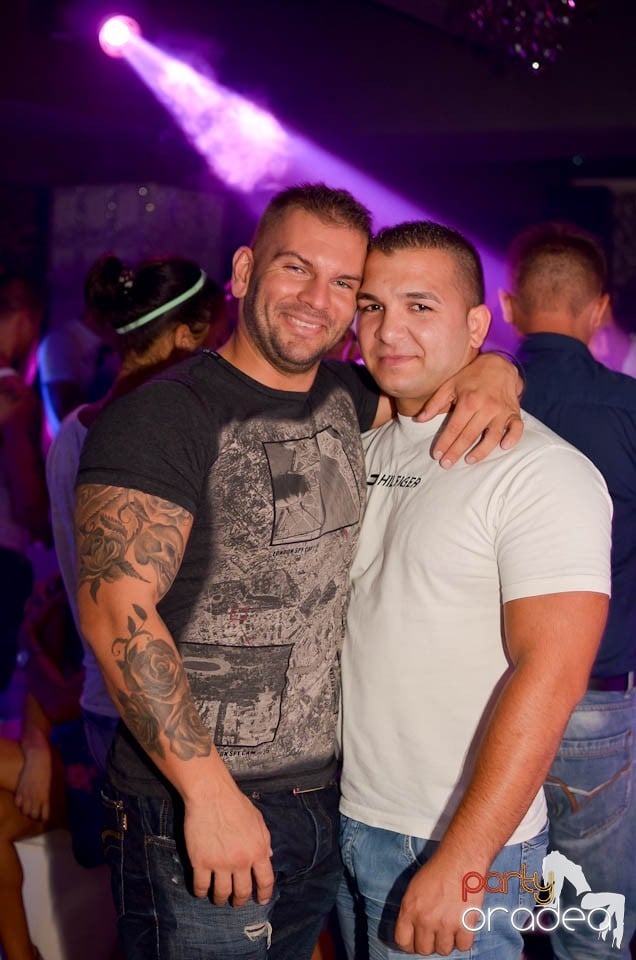 Chef şi veselie în Club Life, 