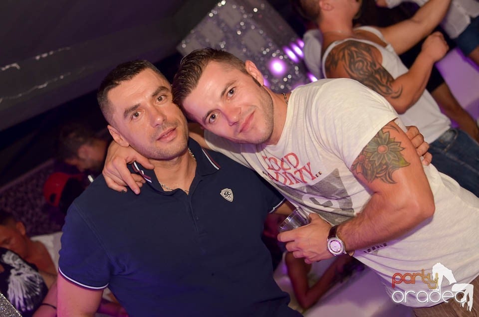 Chef şi veselie în Club Life, 