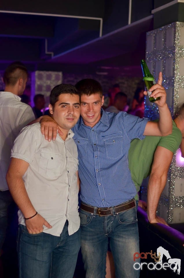 Chef şi veselie în Club Life, 