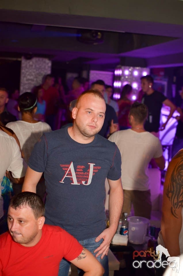 Chef şi veselie în Club Life, 