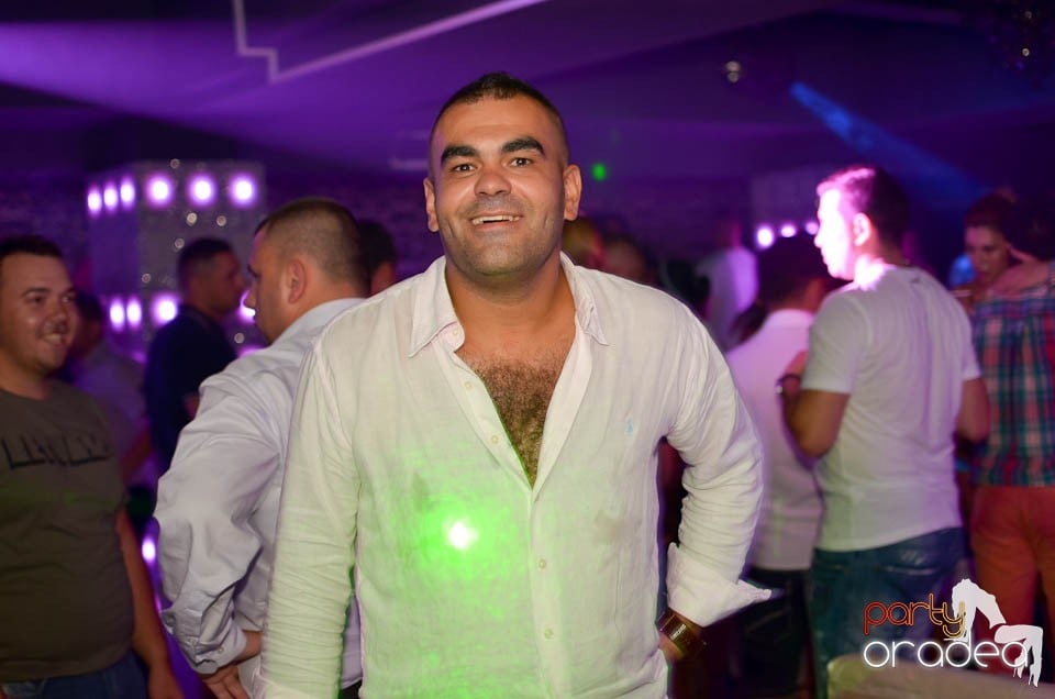 Chef şi veselie în Club Life, 
