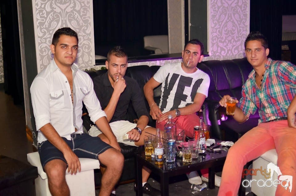 Chef şi veselie în Club Life, 