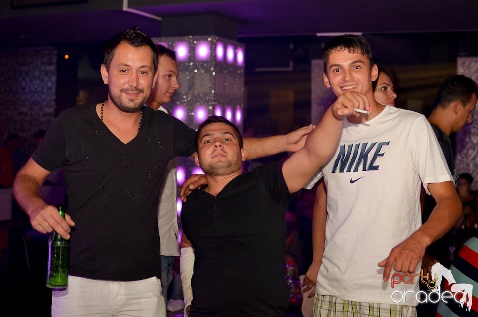 Chef şi veselie în Club Life, 