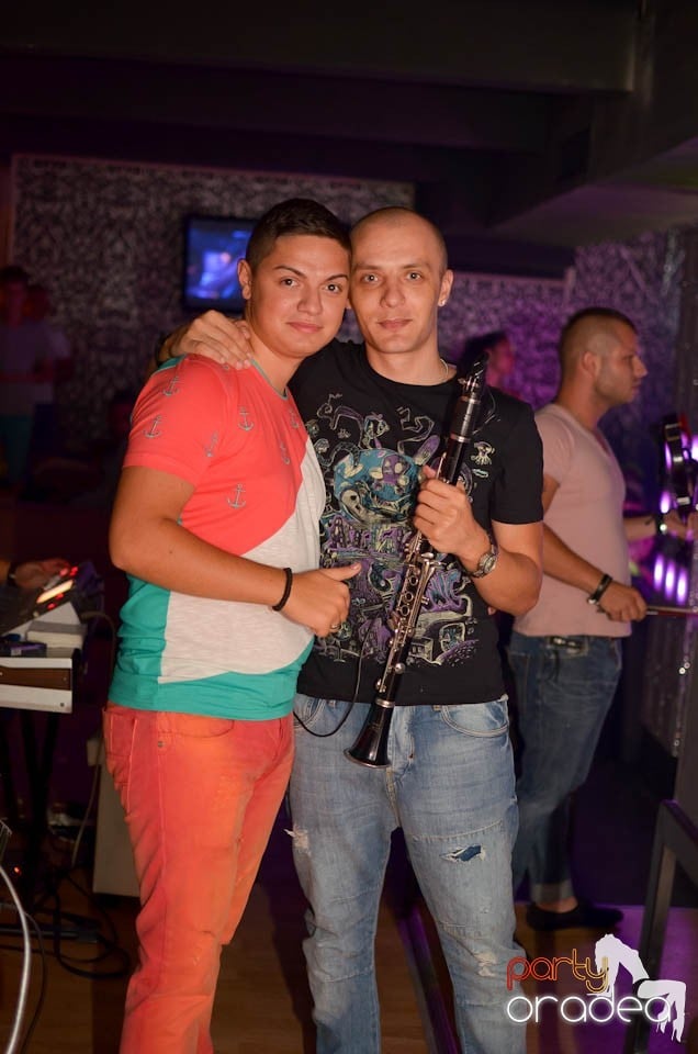 Chef şi veselie în Club Life, 