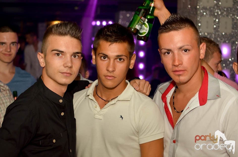 Chef şi veselie în Club Life, 