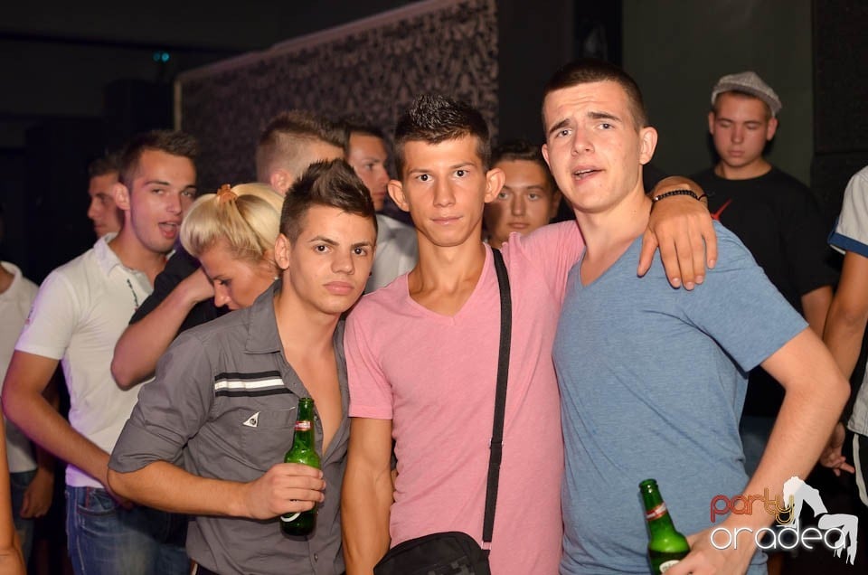 Chef şi veselie în Club Life, 