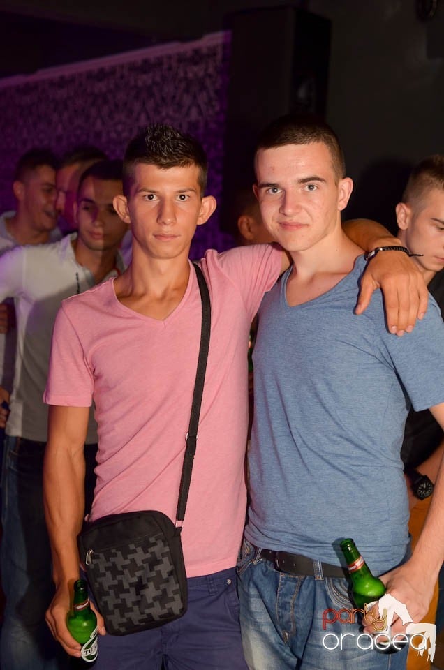 Chef şi veselie în Club Life, 