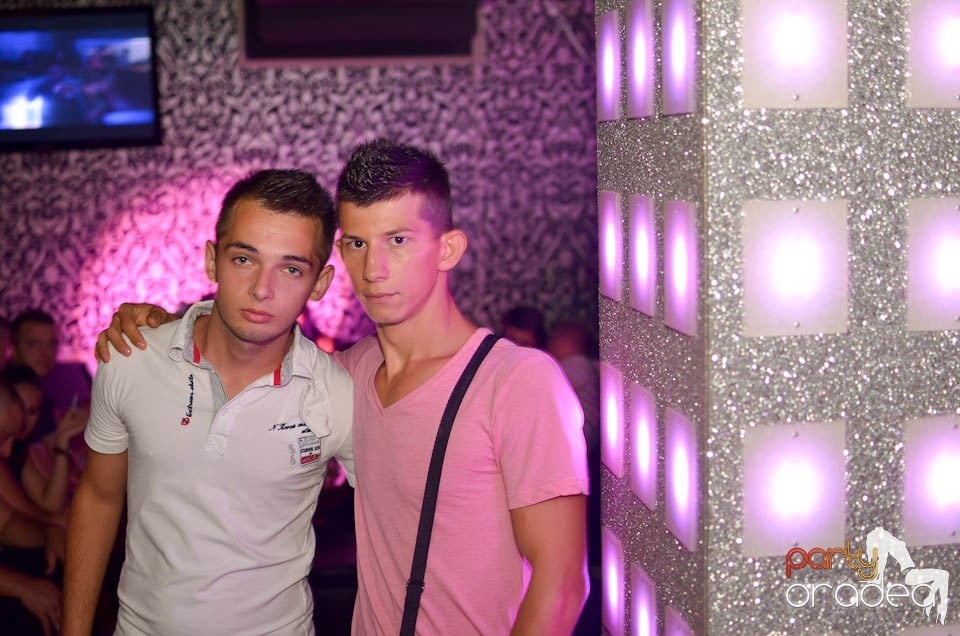 Chef şi veselie în Club Life, 