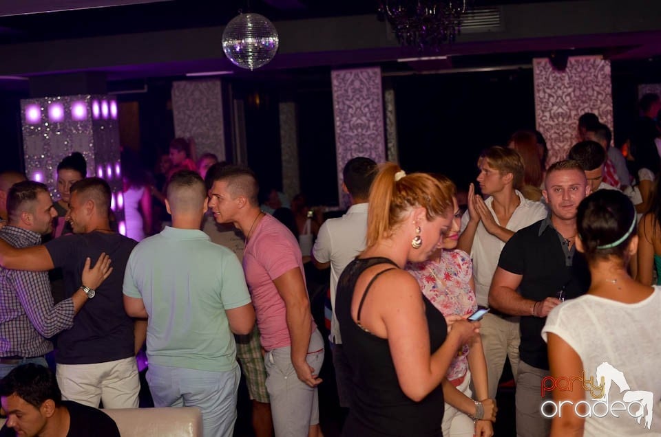 Chef şi veselie în Club Life, 