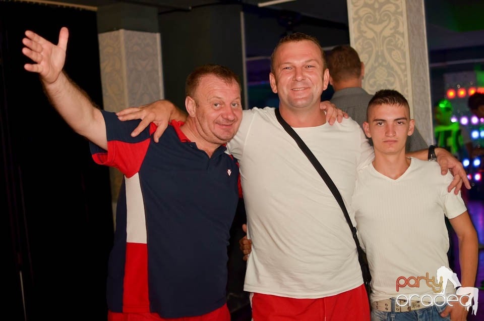 Chef şi veselie în Club Life, 