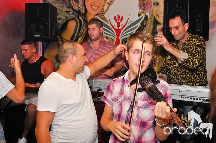 Chef şi veselie în Club Rio, 