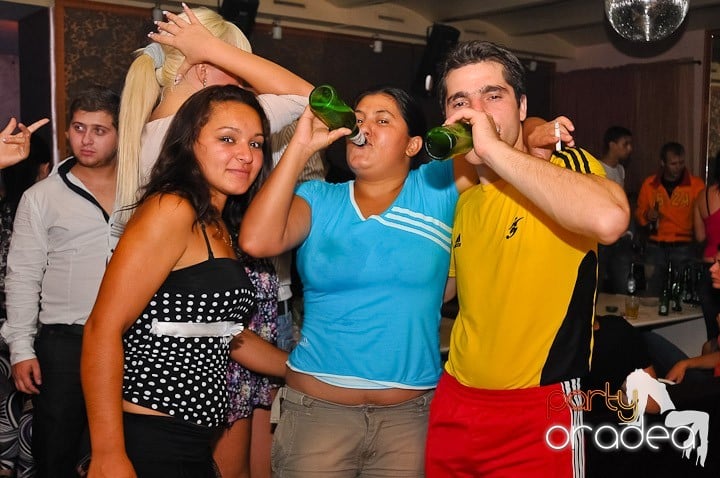 Chef şi veselie în Club Rio, 