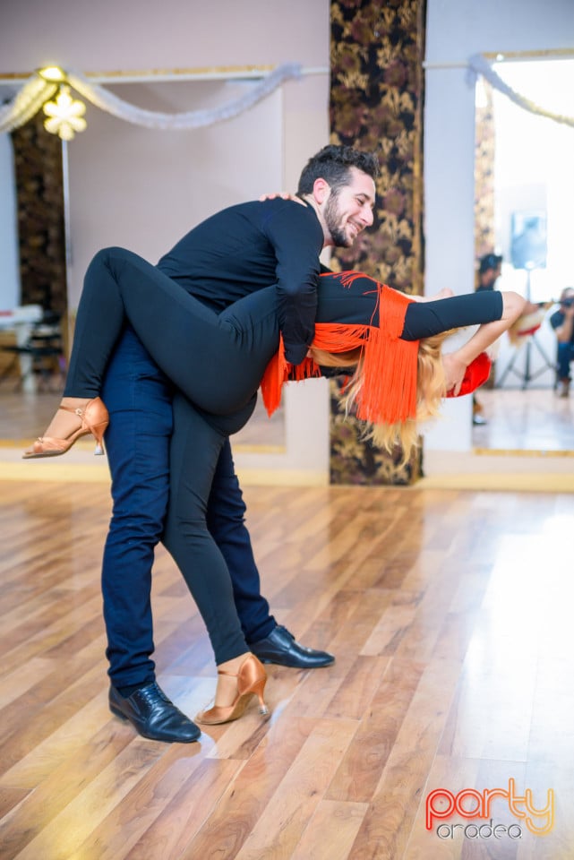 Christmas Dance Party, Feeling Dance