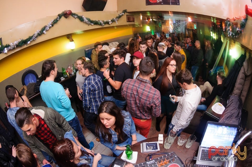 Christmas Party la Yellow, 