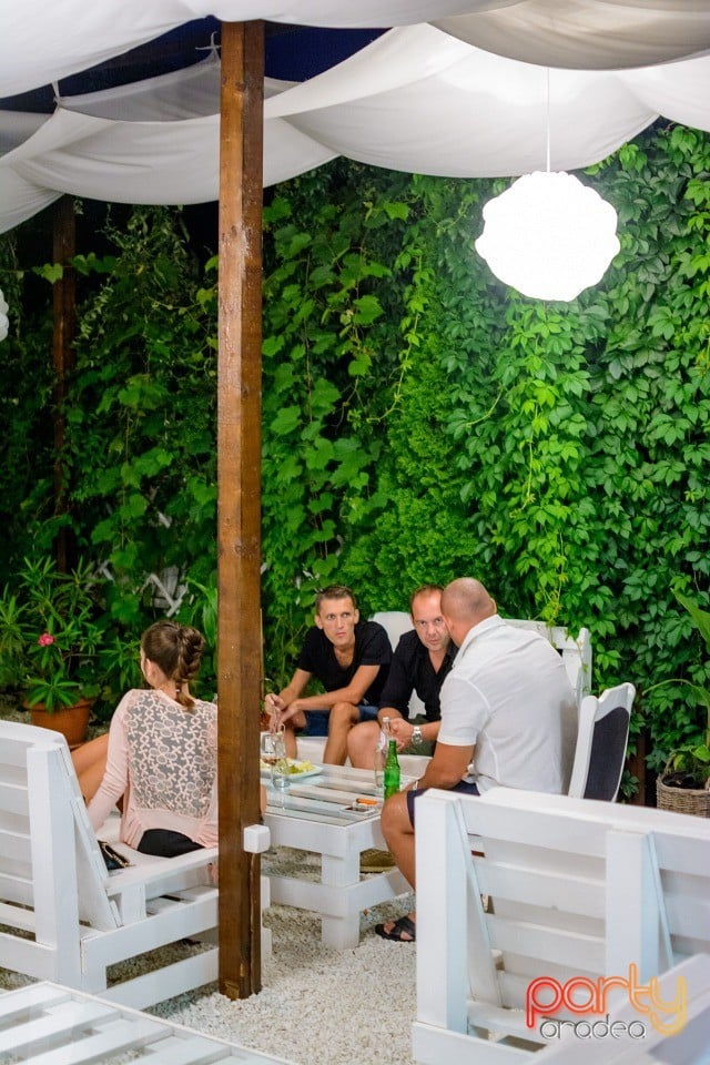 Chrom Warm-up Party, Vine Summer Garden & Grill