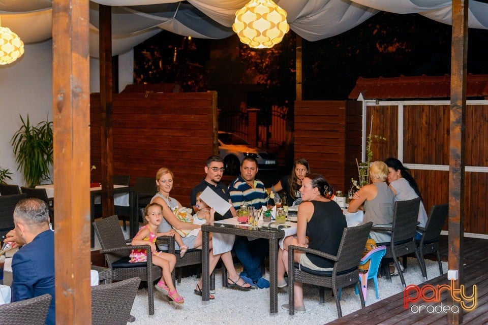 Chrom Warm-up Party, Vine Summer Garden & Grill