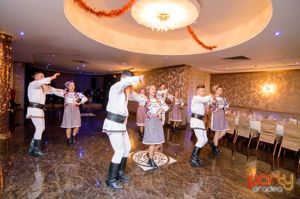 Cină Românească în Hotel Internaţional, Hotel Internaţional
