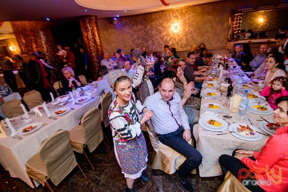 Cină Românească în Hotel Internaţional, Hotel Internaţional