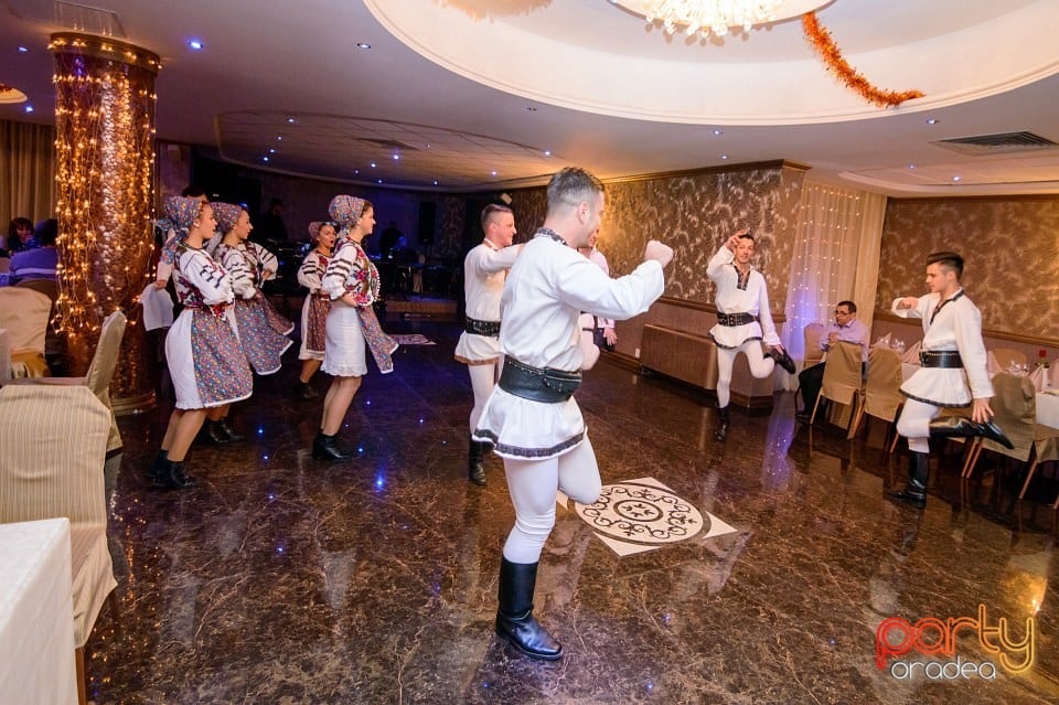 Cină Românească în Hotel Internaţional, Hotel Internaţional