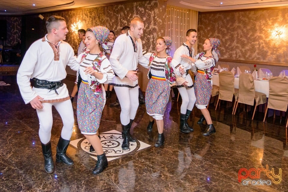 Cină Românească în Hotel Internaţional, Hotel Internaţional