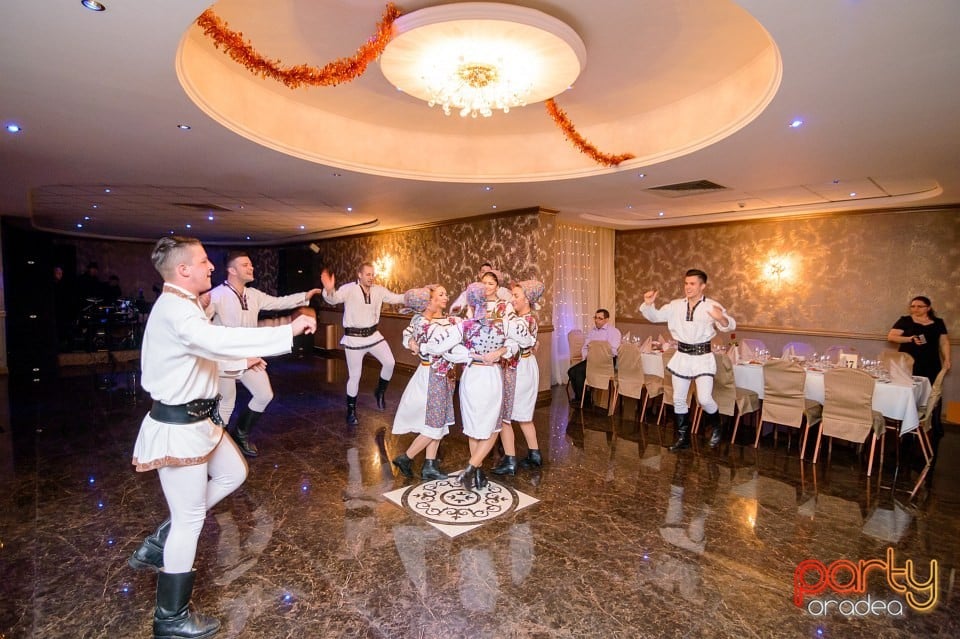 Cină Românească în Hotel Internaţional, Hotel Internaţional