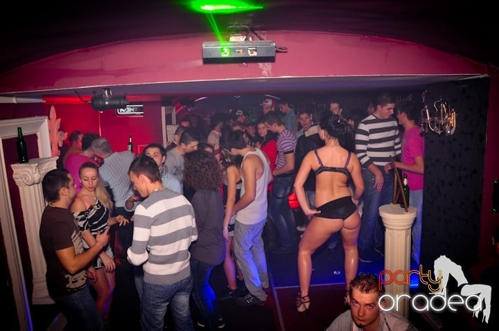 Club Atti's pe ringul de dans, 