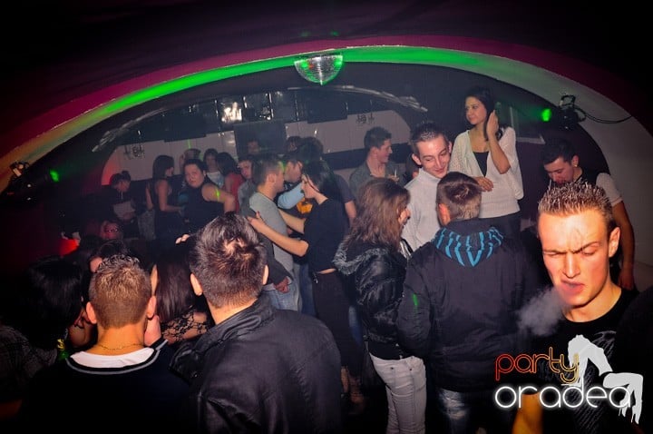 Club Atti's pe ringul de dans, 