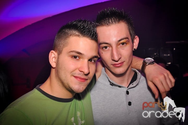 Club Atti's pe ringul de dans, 