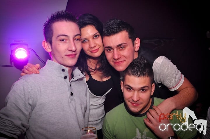 Club Atti's pe ringul de dans, 