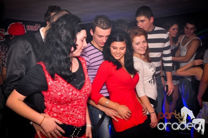 Club Atti's pe ringul de dans, 