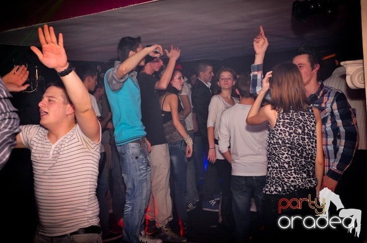 Club Atti's pe ringul de dans, 