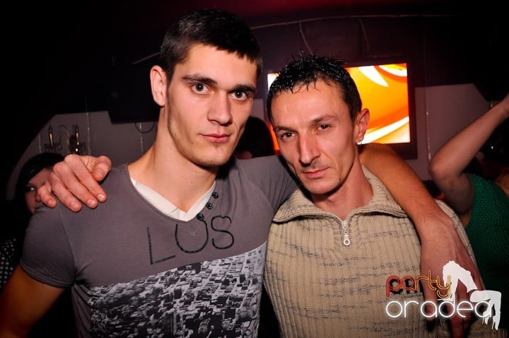 Club Atti's pe ringul de dans, 