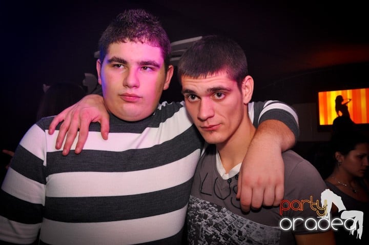 Club Atti's pe ringul de dans, 