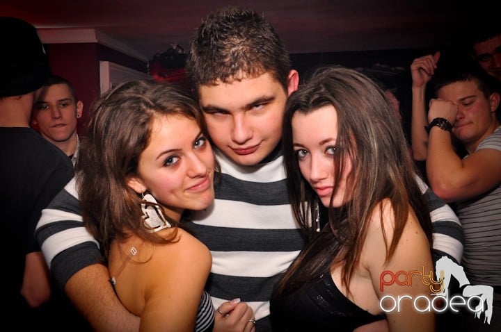 Club Atti's pe ringul de dans, 