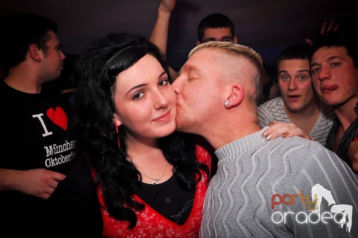 Club Atti's pe ringul de dans, 