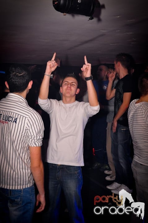 Club Atti's pe ringul de dans, 