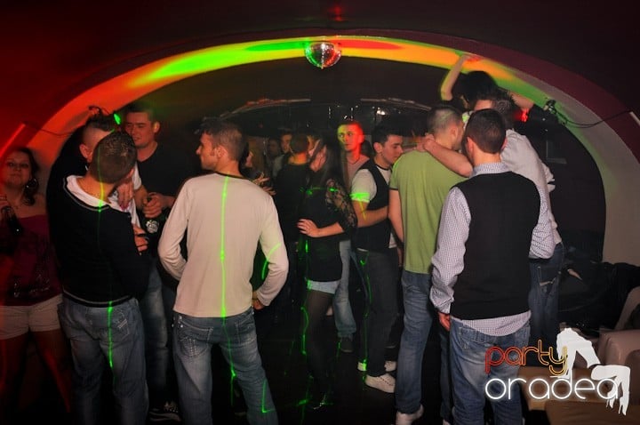 Club Atti's pe ringul de dans, 