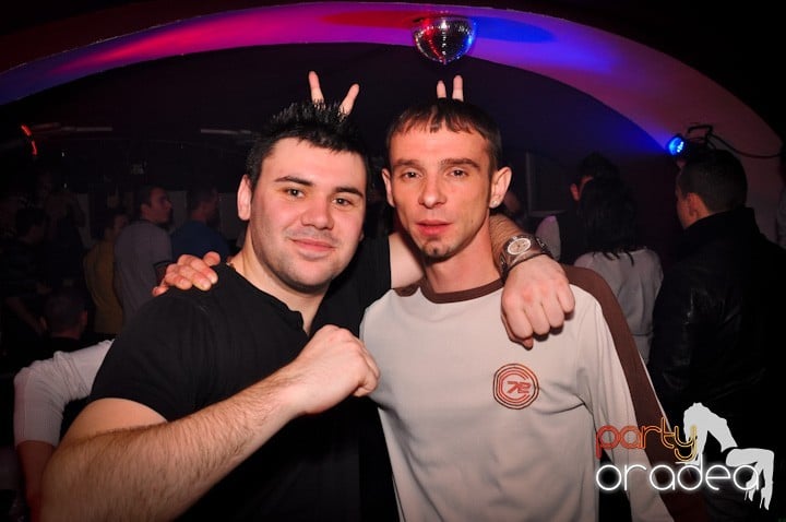 Club Atti's pe ringul de dans, 