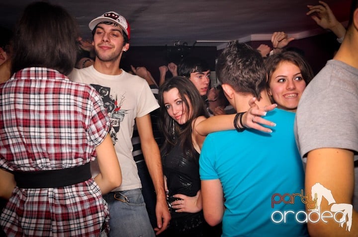 Club Atti's pe ringul de dans, 