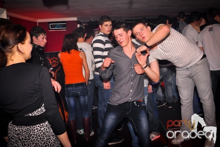 Club Atti's pe ringul de dans, 