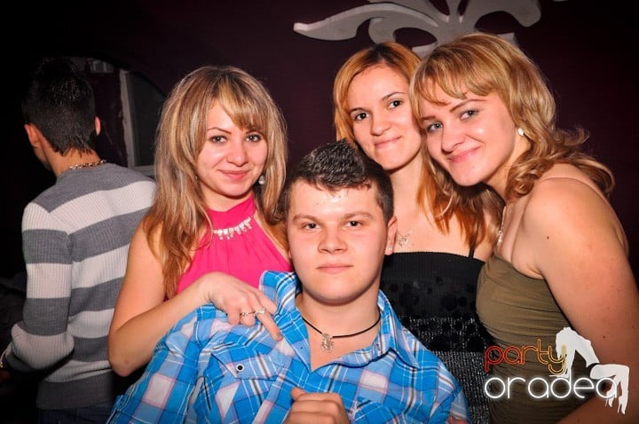 Club Atti's pe ringul de dans, 