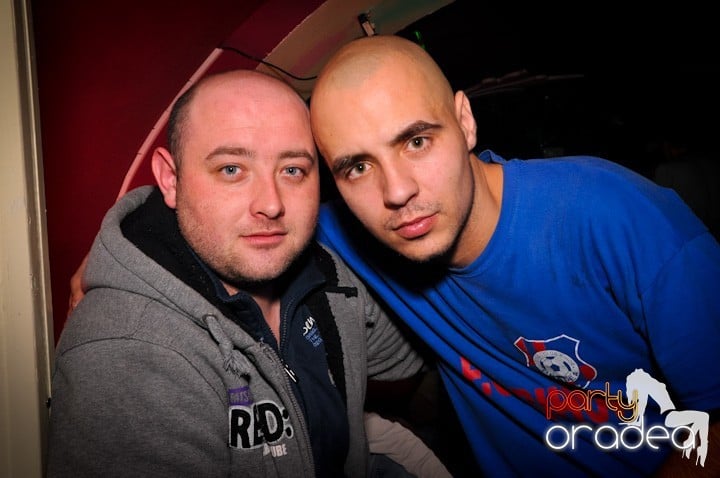 Club Atti's pe ringul de dans, 