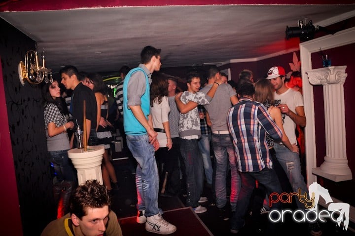 Club Atti's pe ringul de dans, 