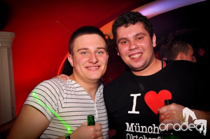 Club Atti's pe ringul de dans, 