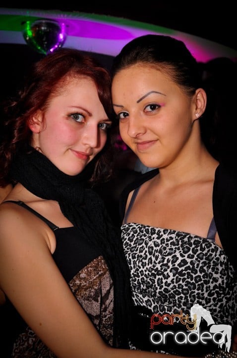 Club Atti's pe ringul de dans, 