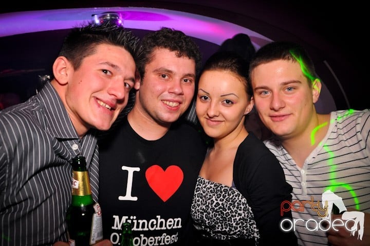 Club Atti's pe ringul de dans, 