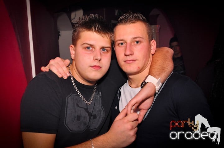 Club Atti's pe ringul de dans, 